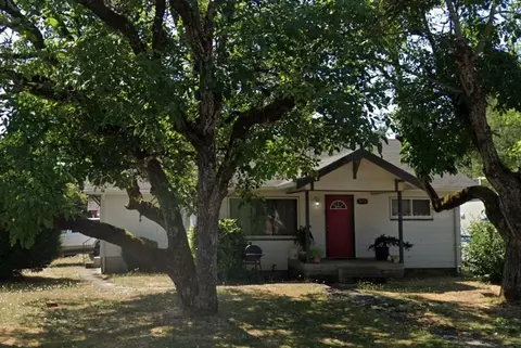2070 SE Maple St, Hillsboro, OR 97123