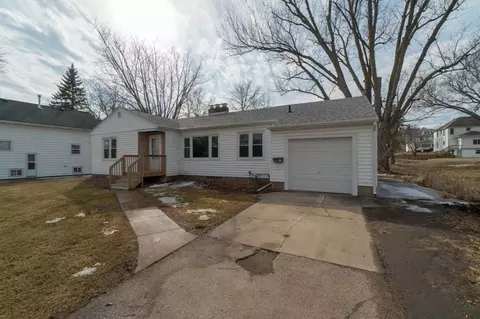 2503 Iowa St, Cedar Falls, IA 50613