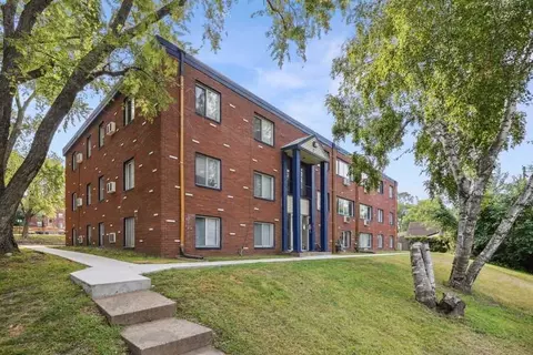 2271 Atlantic St, Maplewood, MN 55109