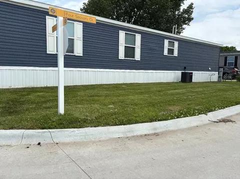317 SE Autumn Park Dr #77, Ankeny, IA 50021