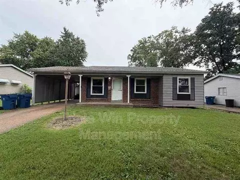 513 Coachway Ln, Hazelwood, MO 63042