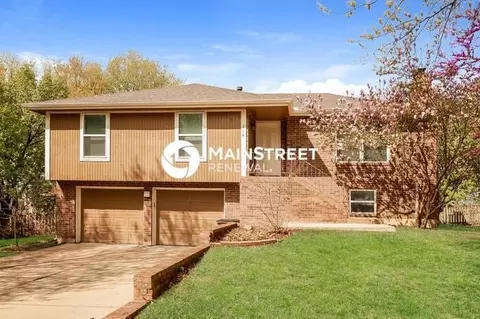 216 W Heritage Dr, Raymore, MO 64083