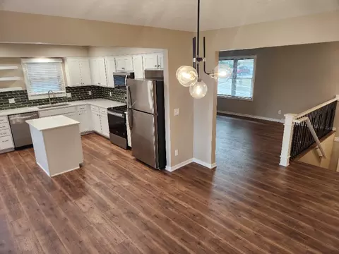 13930 Walnut Cir, Omaha, NE 68144