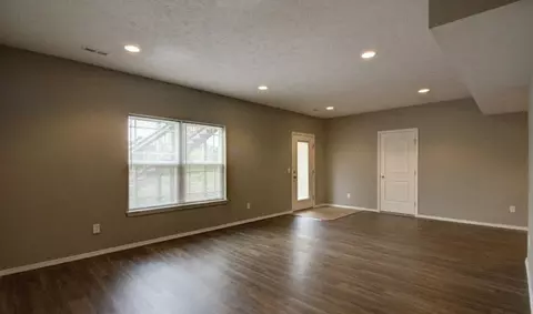 2460 W Spring Water St, Springfield, MO 65803