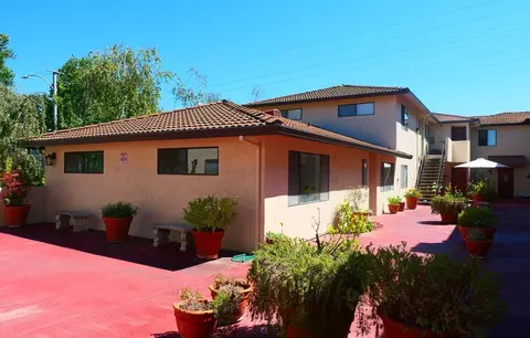 695 S Knickerbocker Dr #6, Sunnyvale, CA 94087
