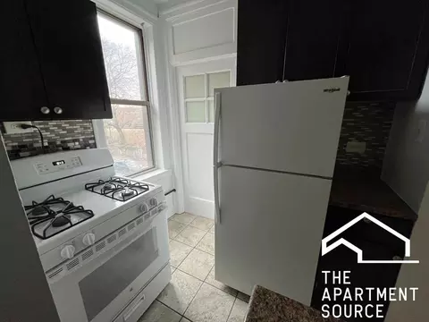 1367 W Estes Ave #1M, Chicago, IL 60626