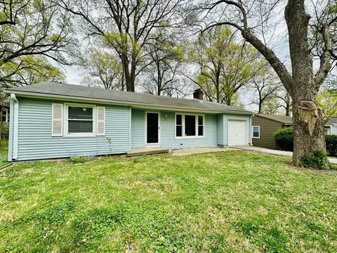 7047 Linden St, Prairie Village, KS 66208