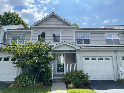 58 Stonington Cir, South Burlington, VT 05403