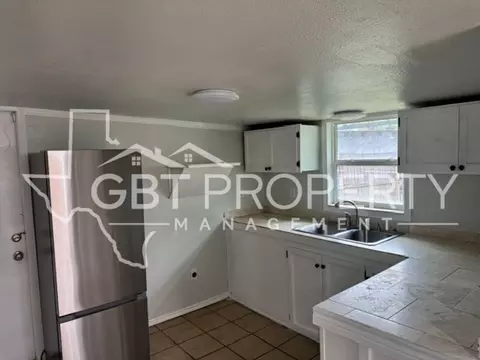324 E Castlewood Dr #B, Granite Shoals, TX 78654