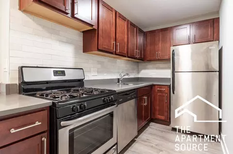 445 W Barry Ave #303, Chicago, IL 60657