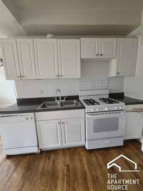 2859 W Berteau Ave #G, Chicago, IL 60618