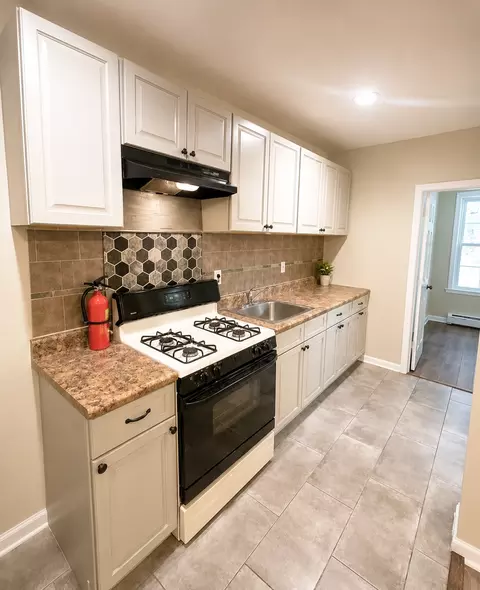 29 Taylor St #2D, Newark, NJ 07104