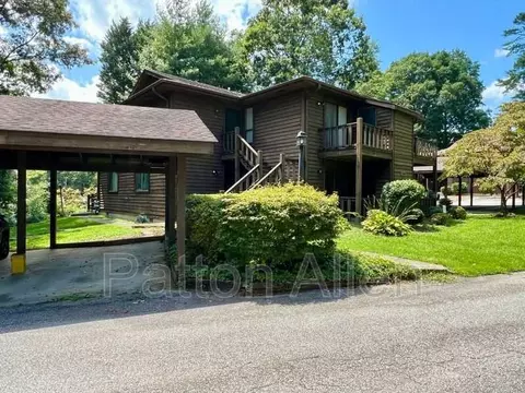 580 Courtwood Ln #2, Hendersonville, NC 28739