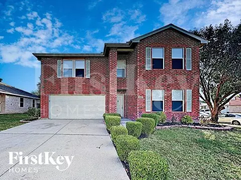1001 Mazourka Dr, Arlington, TX 76001