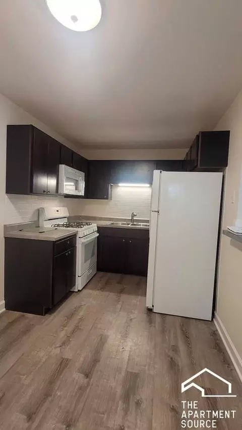 1039 College Ave #6E, Wheaton, IL 60187