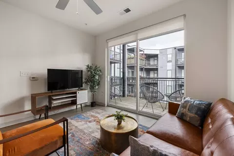 e main st, Louisville, KY 40202