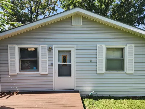 5254 S 49th St, Omaha, NE 68117