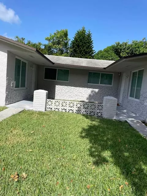 801 NE 2nd St, Hallandale Beach, FL 33009