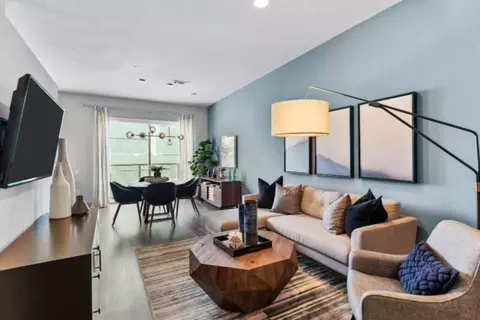 mckinnon st, Dallas, TX 75201