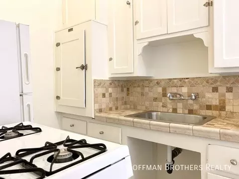 520 S Mariposa Ave #304, Los Angeles, CA 90020