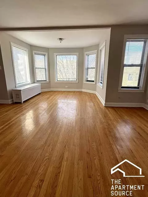 2211 E 69th St #3, Chicago, IL 60649