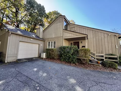 208 Lamplighter Cir, Winston Salem, NC 27104
