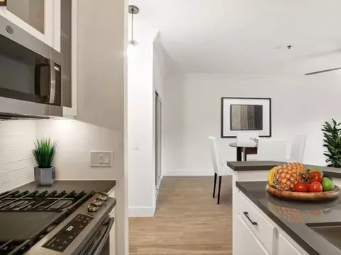 10959 Rochester Ave, Los Angeles, CA 90024