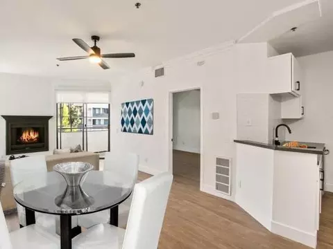 10959 Rochester Ave, Los Angeles, CA 90024