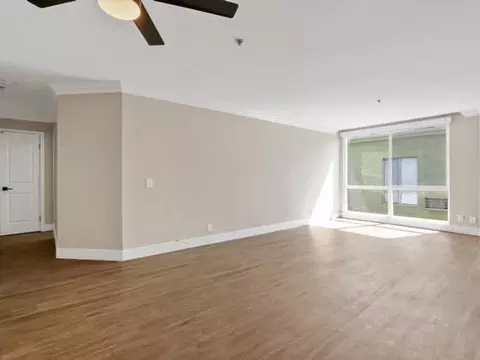 10959 Rochester Ave, Los Angeles, CA 90024