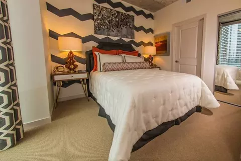 travis st, Houston, TX 77002