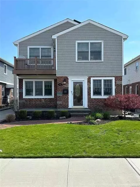554 E Park Ave #2, Long Beach, NY 11561