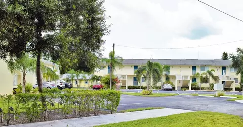 3175 Royalston Ave #201, Fort Myers, FL 33916