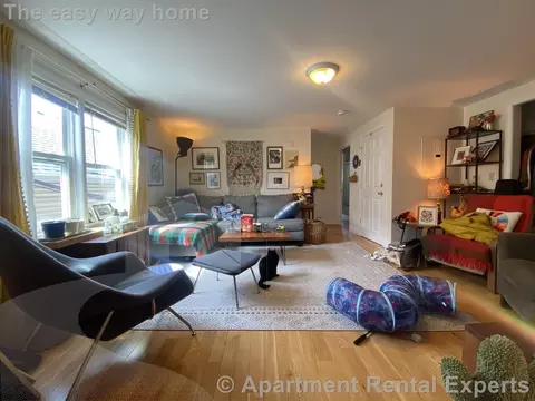 124 Pine St #2, Cambridge, MA 02139