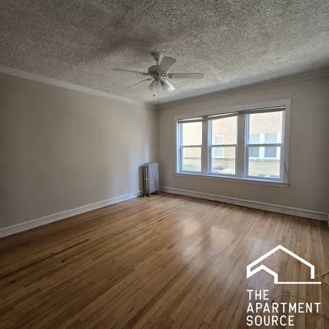 4047 N Mozart St #1E, Chicago, IL 60618
