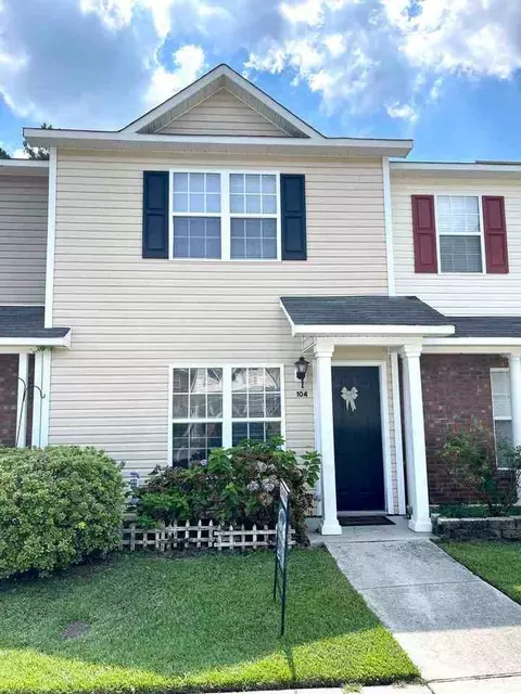 104 Meadowbrook Ln, Jacksonville, NC 28546