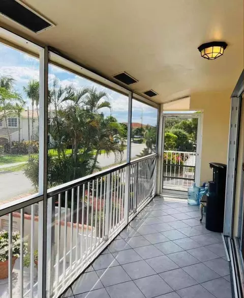 371 SW 8th St #2HW, Boca Raton, FL 33432