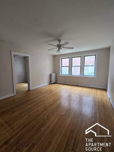2346 W Touhy Ave #1E, Chicago, IL 60645