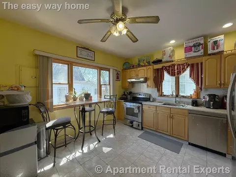 328 Washington St #2, Somerville, MA 02143