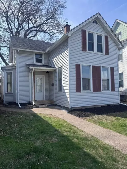 1732 Fillmore Ln, Davenport, IA 52804