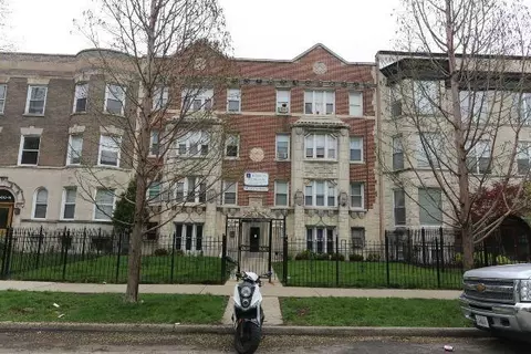 4735 N Beacon St #202, Chicago, IL 60640