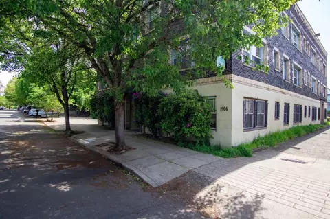 1904 NE Couch St #106, Portland, OR 97232