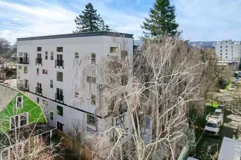 1820 NE Davis St #307, Portland, OR 97232