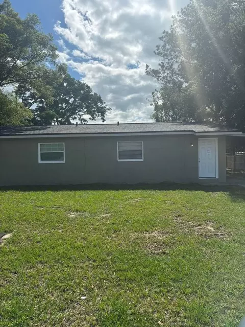 6052 10th St, Zephyrhills, FL 33542