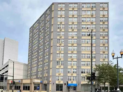 6415 N Sheridan Rd #905, Chicago, IL 60626