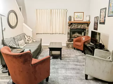 ivy ct, South Bend, IN 46637