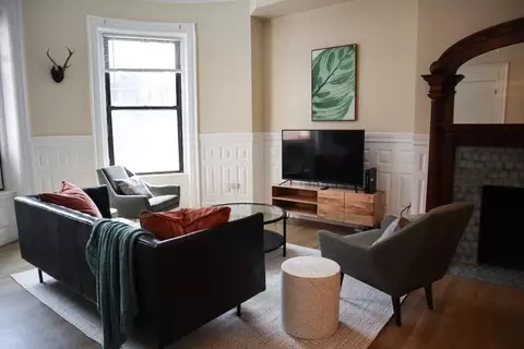 commonwealth ave, Brookline, MA 02215