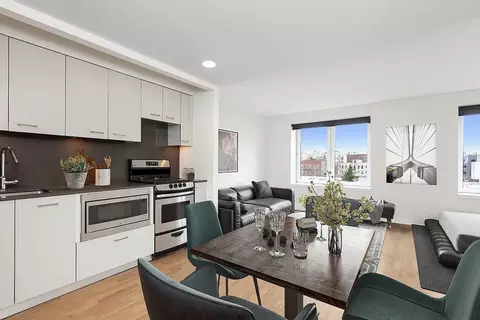 3157 31st St #409, New York, NY 11106