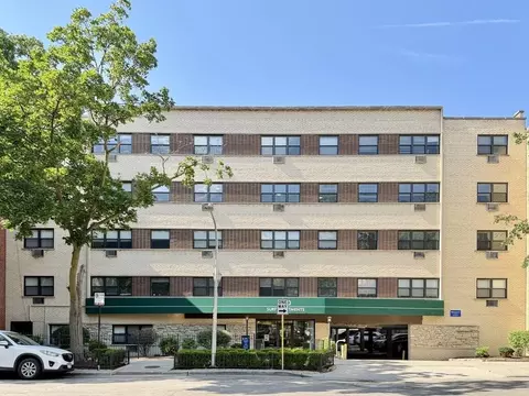 530 W Surf St #417, Chicago, IL 60657