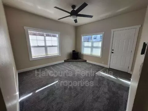 2305 6th St #D, Bremerton, WA 98312
