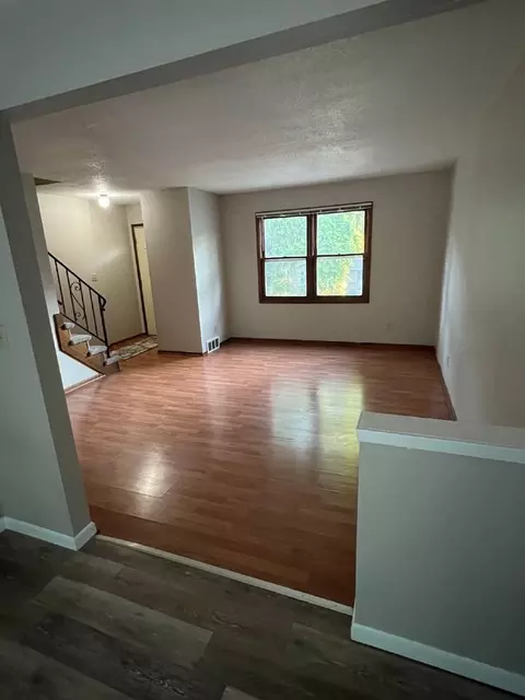 35 E Pleasant View Dr, Des Moines, IA 50315